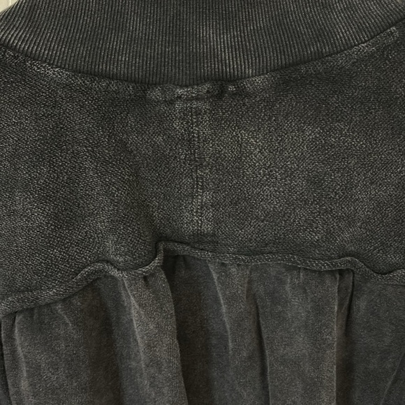 Free People cropped grey/black sweatshirt with half zip size M - Picture 7 of 7